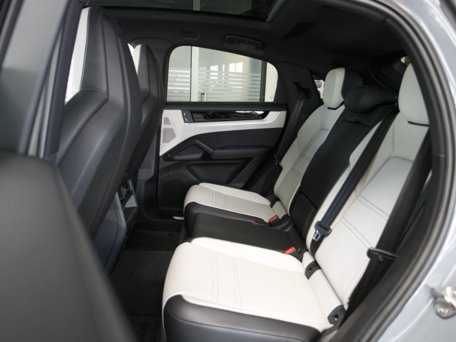 Porsche Cayenne E-Hybrid Coupé (PORSCHE APPROVED JAMSTVO), fotografija 17