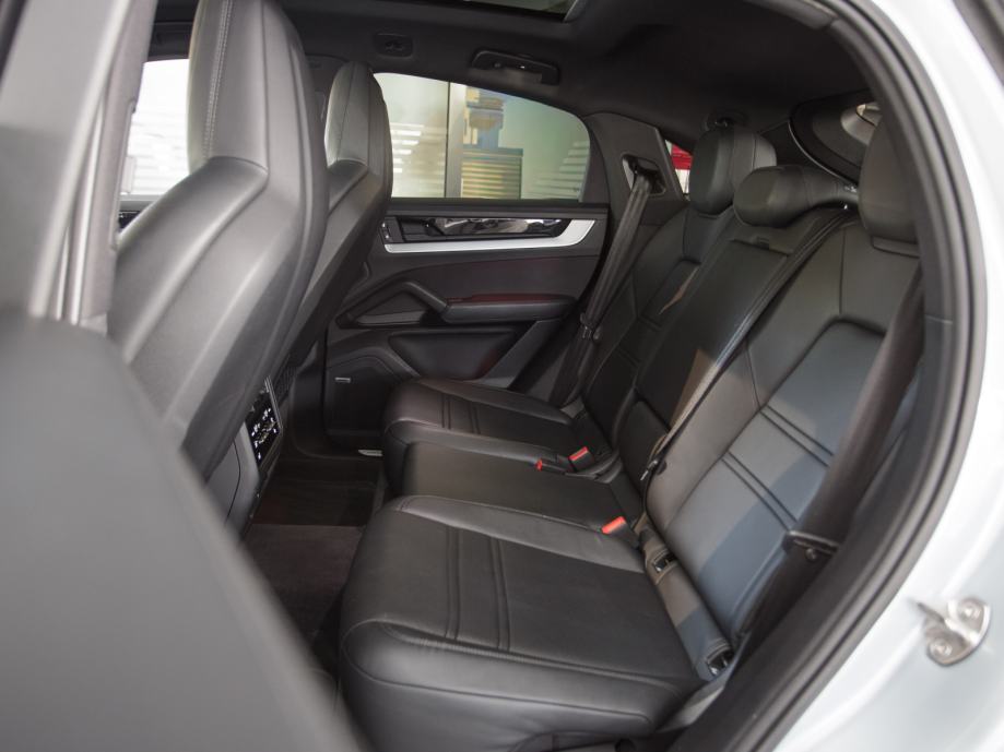 Porsche Cayenne E-Hybrid Coupé (PORSCHE APPROVED JAMSTVO), fotografija 19