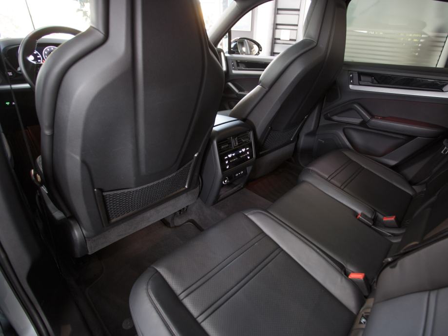 Porsche Cayenne E-Hybrid Coupé (PORSCHE APPROVED JAMSTVO), fotografija 18