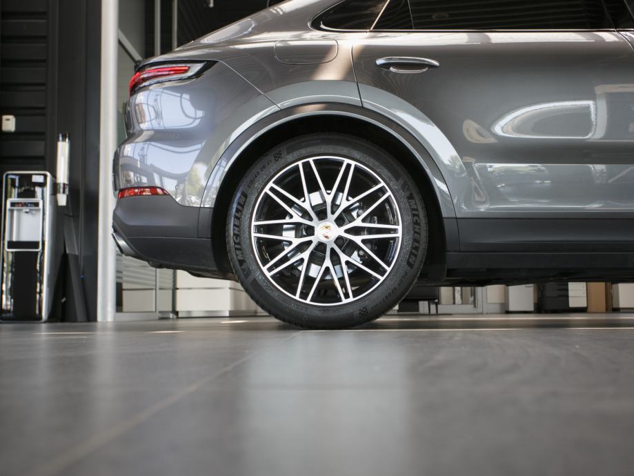 Porsche Cayenne E-hybrid Coupe (PORSCHE APPROVED JAMSTVO), fotografija 11
