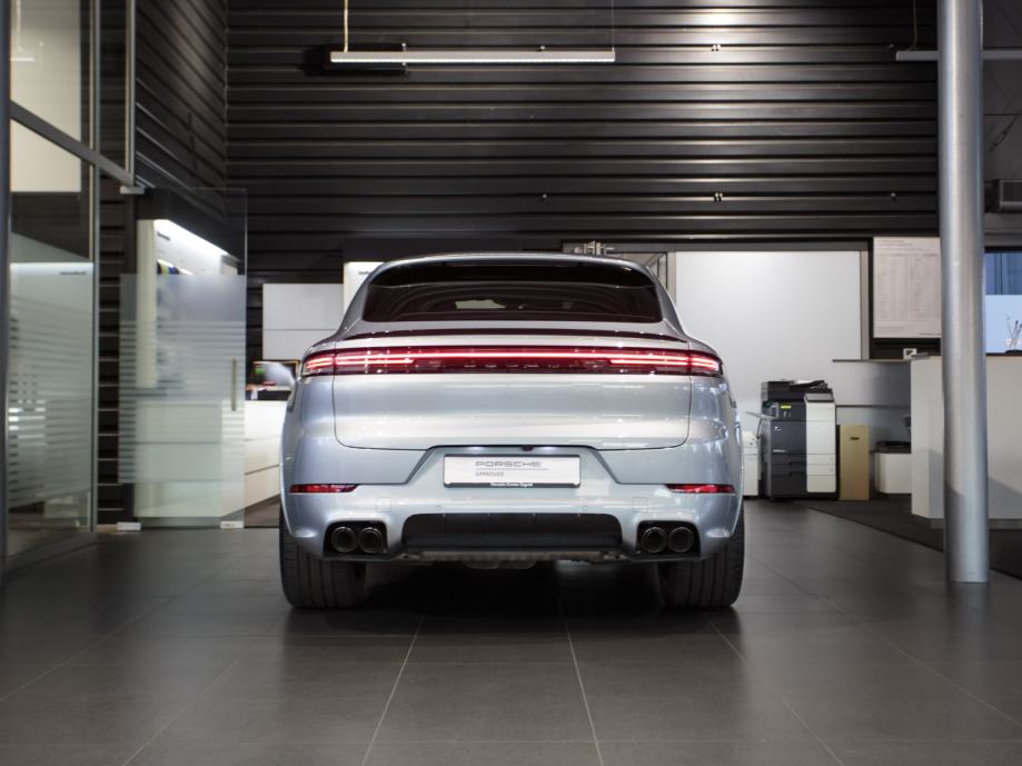 Porsche Cayenne E-hybrid Coupe (PORSCHE APPROVED JAMSTVO), fotografija 8