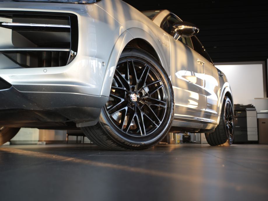 Porsche Cayenne E-hybrid Coupe (PORSCHE APPROVED JAMSTVO), fotografija 9