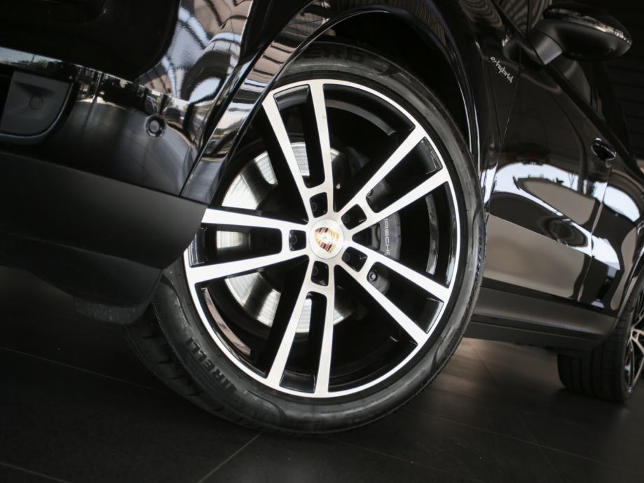 Porsche Cayenne E-hybrid Coupe (PORSCHE APPROVED JAMSTVO), fotografija 9