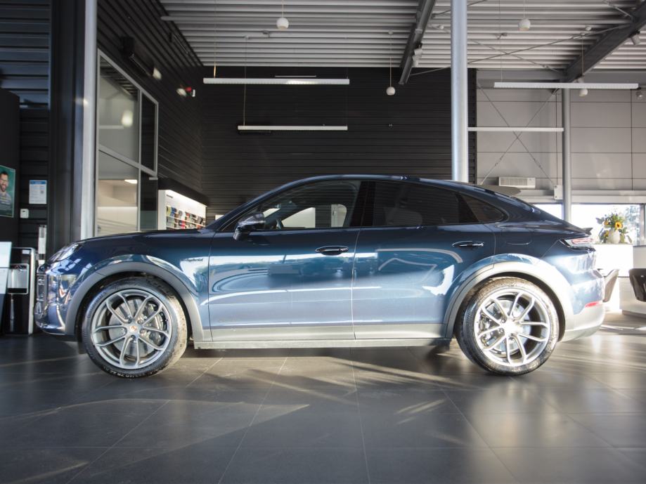 Porsche Cayenne Turbo E-hybrid Coupe with GT package (PORSCHE APPROVED, fotografija 2