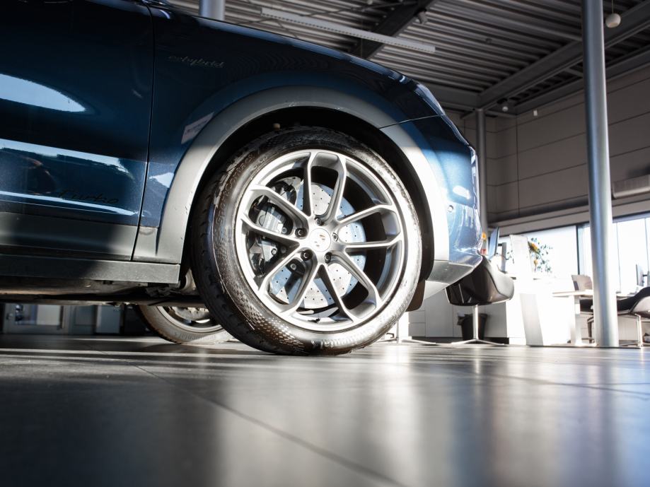 Porsche Cayenne Turbo E-hybrid Coupe with GT package (PORSCHE APPROVED, fotografija 12