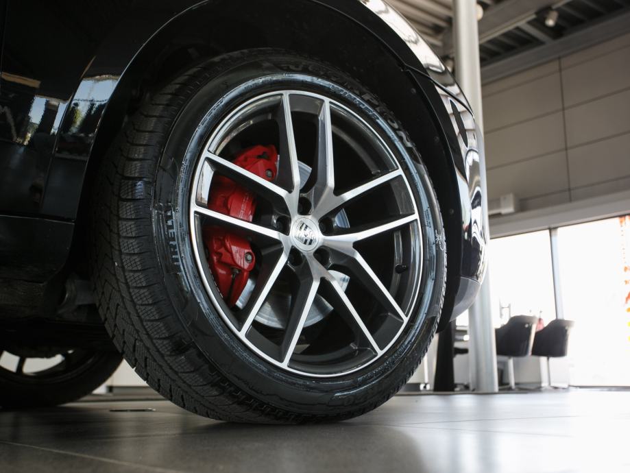 Porsche Macan S (PORSCHE APPROVED JAMSTVO), fotografija 12