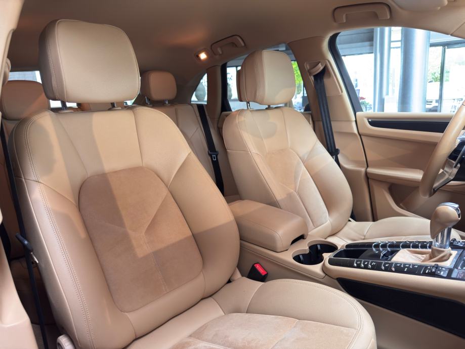 Porsche Macan (PORSCHE APPROVED JAMSTVO), fotografija 18