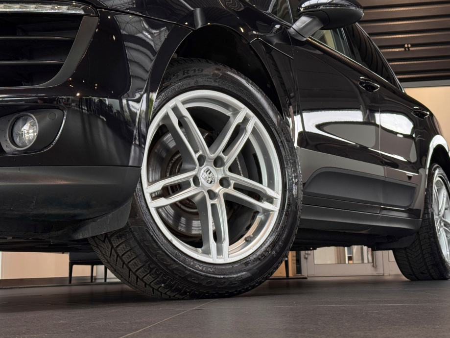 Porsche Macan (PORSCHE APPROVED JAMSTVO), fotografija 11