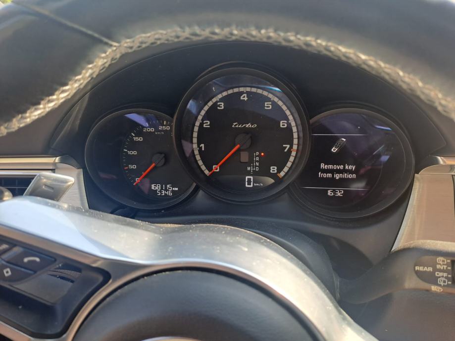 Porsche Macan Turbo automatik, fotografija 16