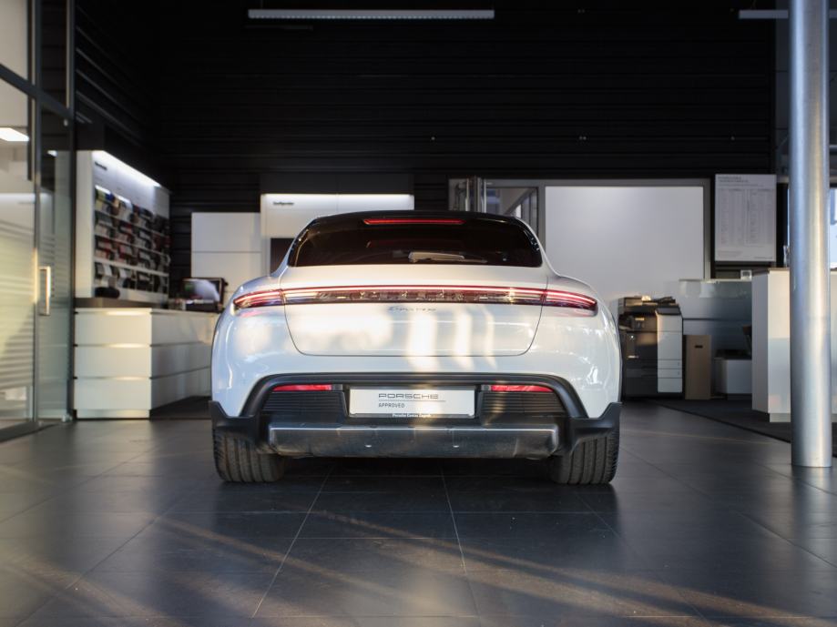 Porsche Taycan 4 Cross Turismo (PORSCHE APPROVED JAMSTVO), fotografija 8