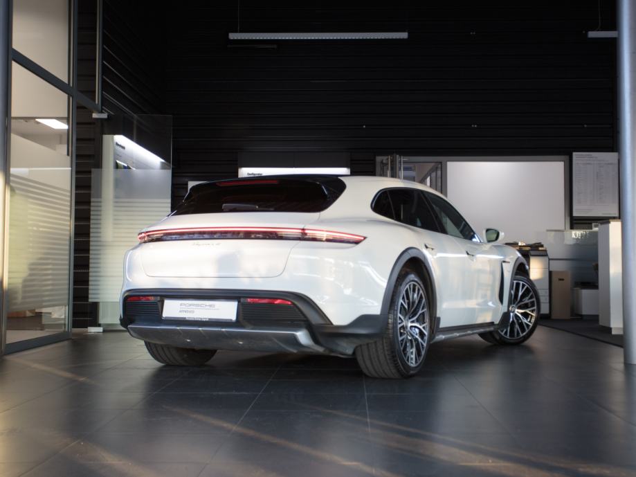 Porsche Taycan 4 Cross Turismo (PORSCHE APPROVED JAMSTVO), fotografija 6