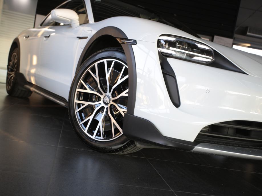 Porsche Taycan 4 Cross Turismo (PORSCHE APPROVED JAMSTVO), fotografija 11