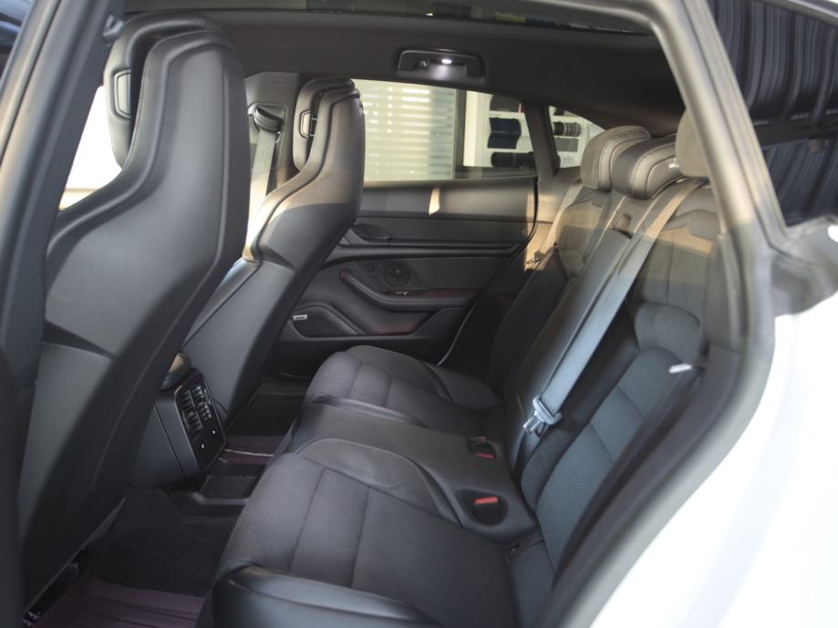Porsche Taycan 4 Cross Turismo (PORSCHE APPROVED JAMSTVO), fotografija 17