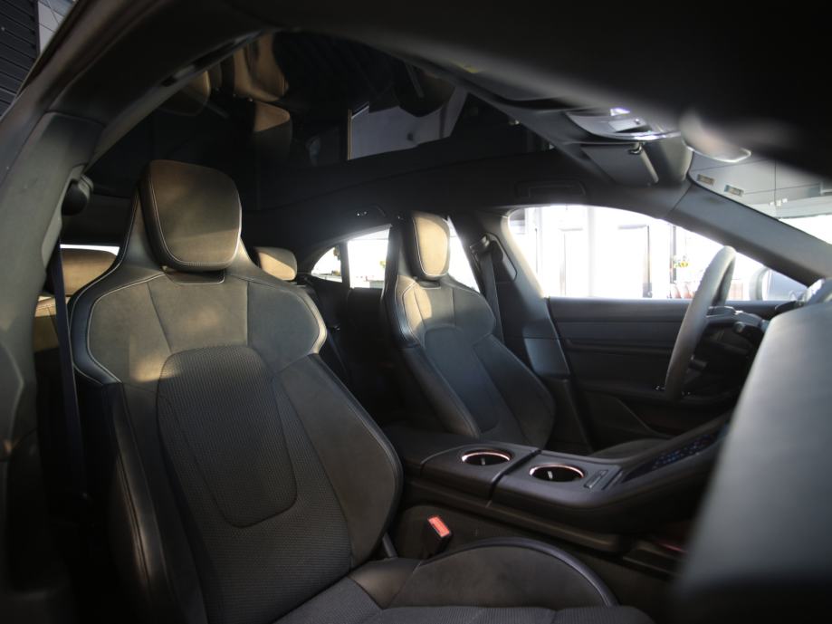 Porsche Taycan 4 Cross Turismo (PORSCHE APPROVED JAMSTVO), fotografija 16