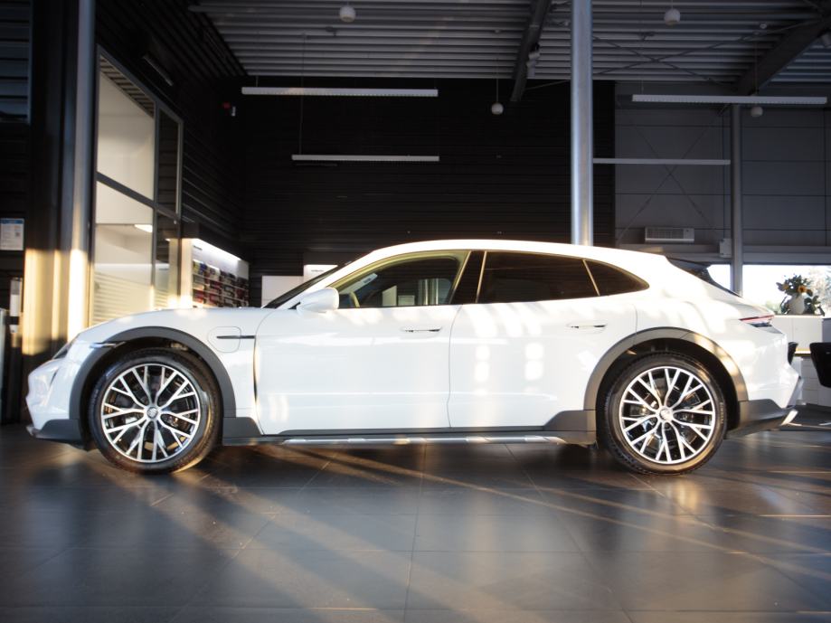 Porsche Taycan 4 Cross Turismo (PORSCHE APPROVED JAMSTVO), fotografija 2