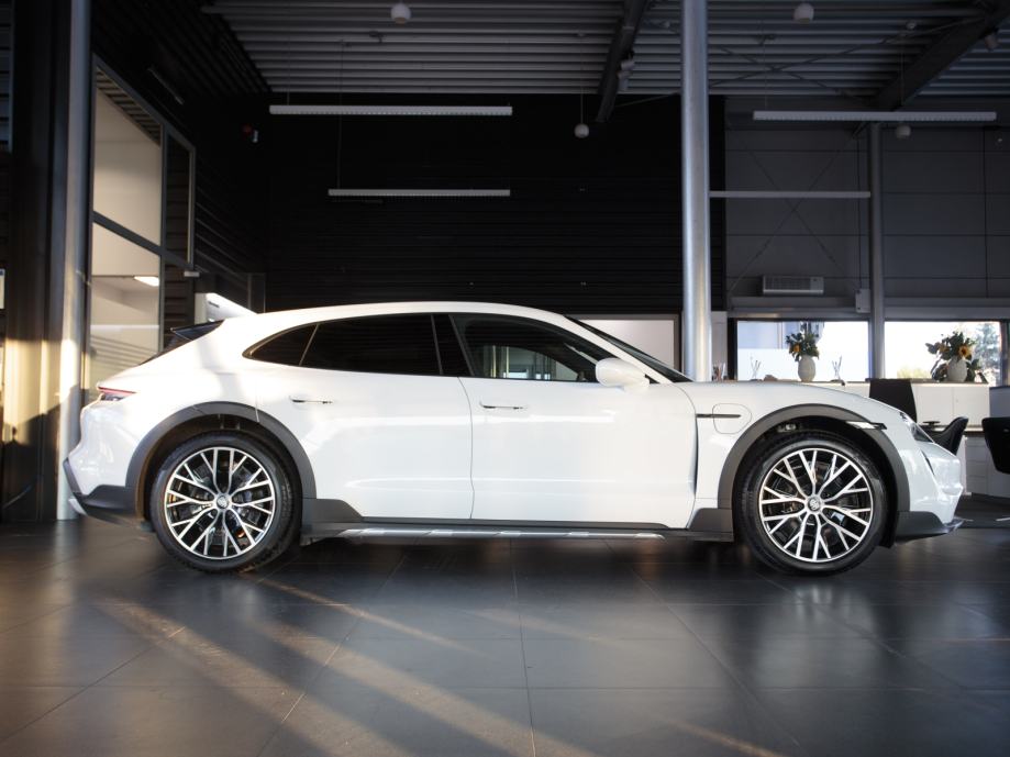 Porsche Taycan 4 Cross Turismo (PORSCHE APPROVED JAMSTVO), fotografija 5