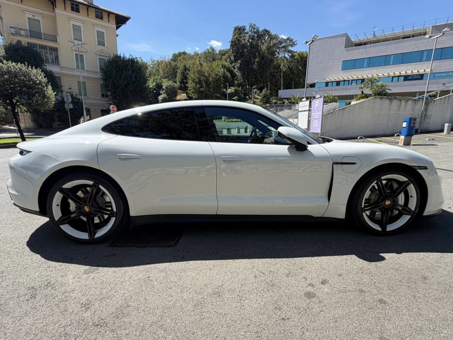 Porsche Taycan 4S, LED-Matrix, BOSE, SportChrono, Performancebatterie+, fotografija 3