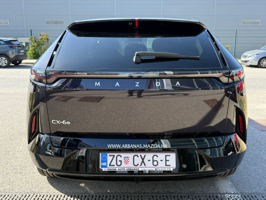 *POTPUNO NOVA* Mazda CX-6e 5WGN EV 258ps 1AT RWD Takumi Plus - 6.000KM, pogled izvana - slika 4