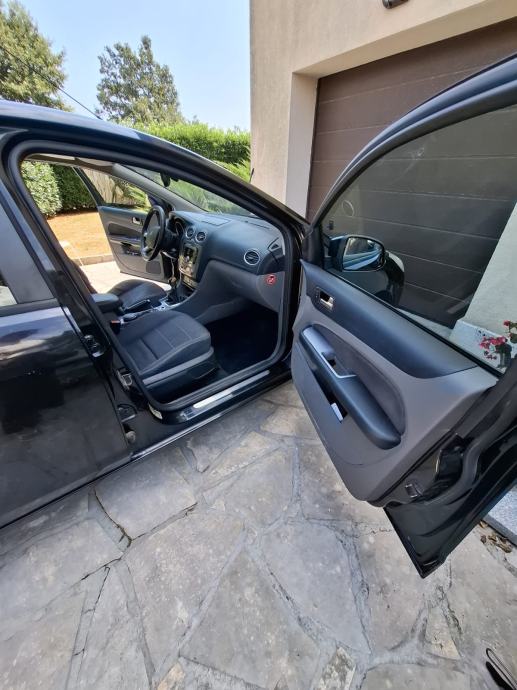 SNIZENO!!! Prodajem Ford Focus 1,6 Titanium,prvi vlasnik,reg. 7/2027, fotografija 6