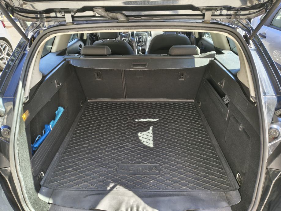 Prodajem Opel Astru J Sports Tourer 1.6 CDTI, 81 kW / 110 KS, fotografija 7