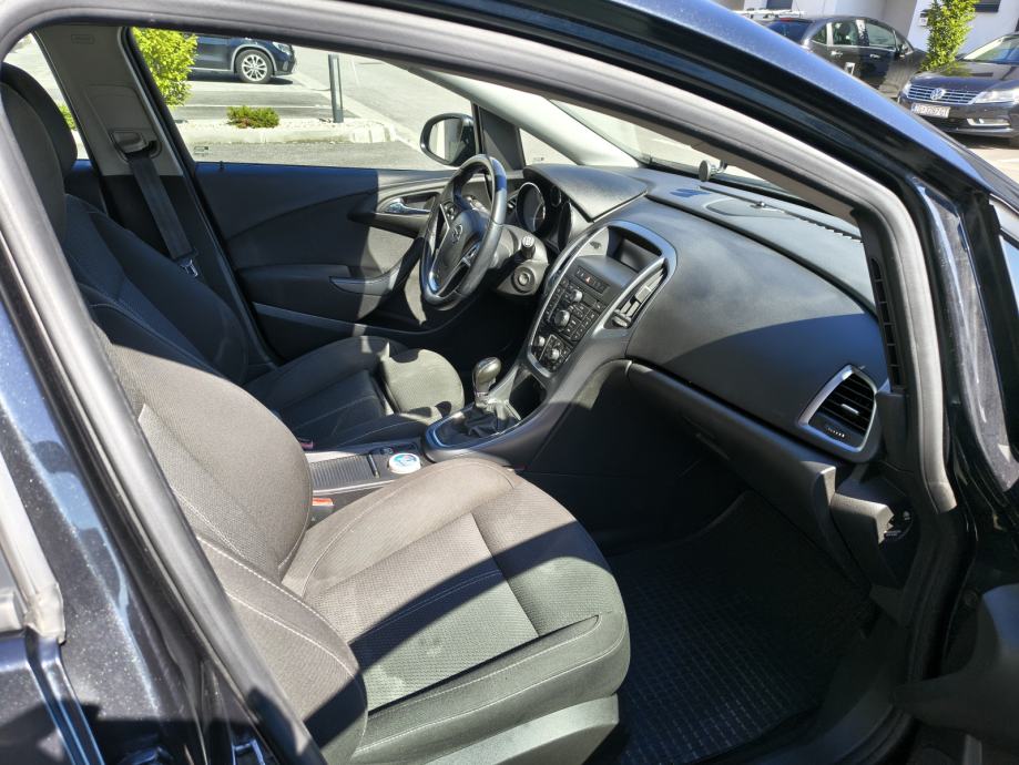 Prodajem Opel Astru J Sports Tourer 1.6 CDTI, 81 kW / 110 KS, fotografija 10