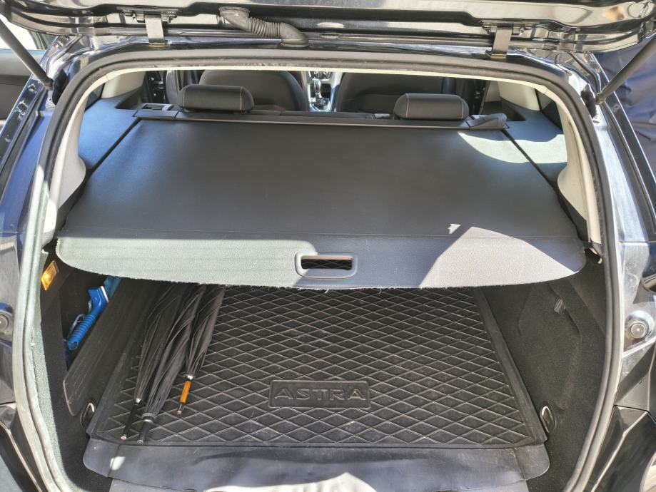 Prodajem Opel Astru J Sports Tourer 1.6 CDTI, 81 kW / 110 KS, fotografija 8