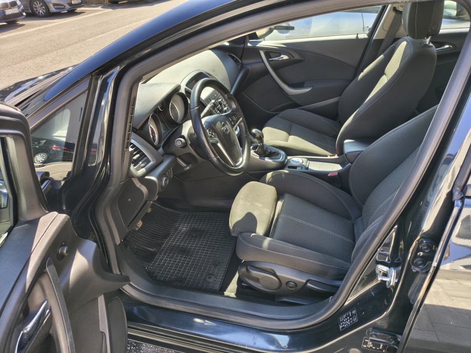 Prodajem Opel Astru J Sports Tourer 1.6 CDTI, 81 kW / 110 KS, fotografija 9
