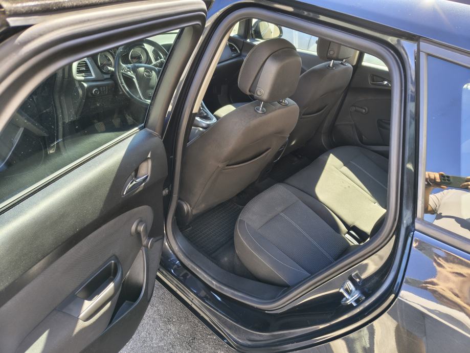 Prodajem Opel Astru J Sports Tourer 1.6 CDTI, 81 kW / 110 KS, fotografija 13