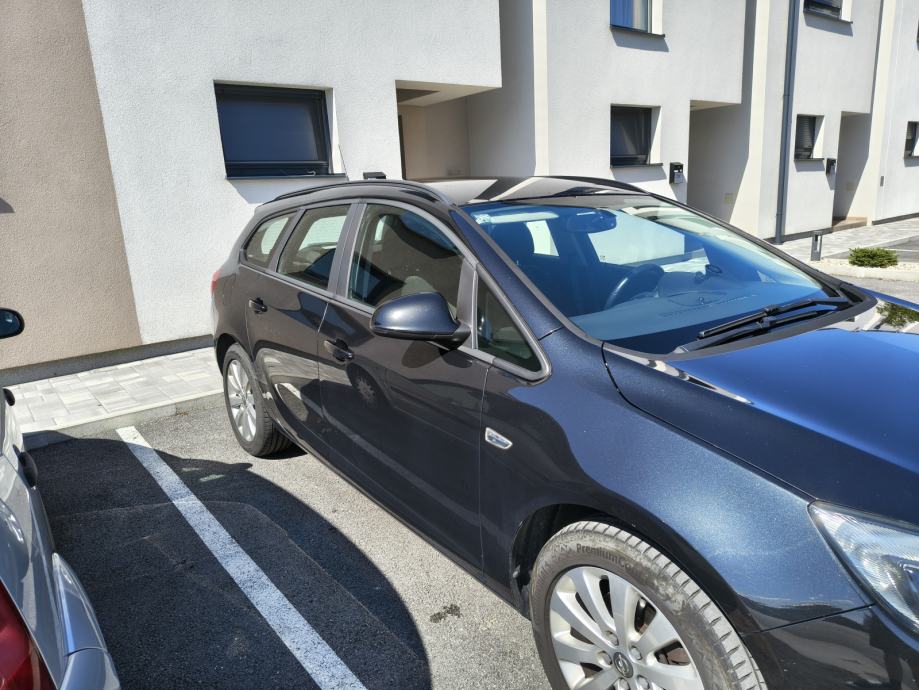 Prodajem Opel Astru J Sports Tourer 1.6 CDTI, 81 kW / 110 KS, fotografija 2