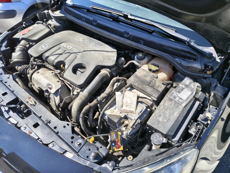 Prodajem Opel Astru J Sports Tourer 1.6 CDTI, 81 kW / 110 KS, fotografija 11