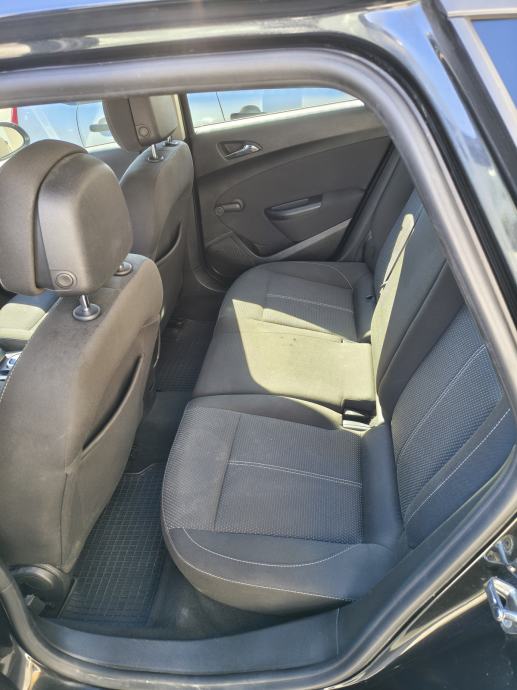Prodajem Opel Astru J Sports Tourer 1.6 CDTI, 81 kW / 110 KS, fotografija 12