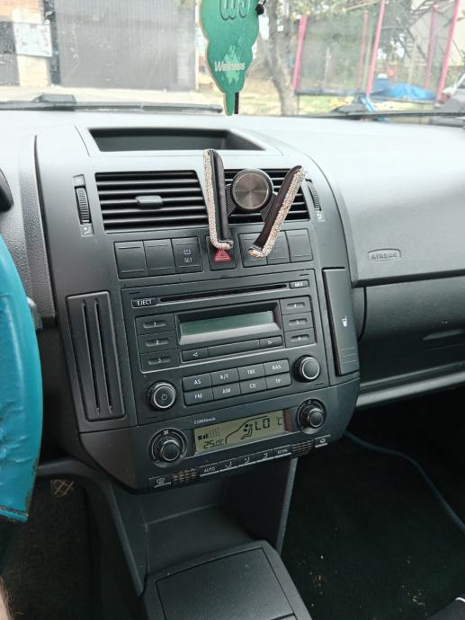 Prodajem Volkswagen Polo 1,4 TDI 2009.g., fotografija 9