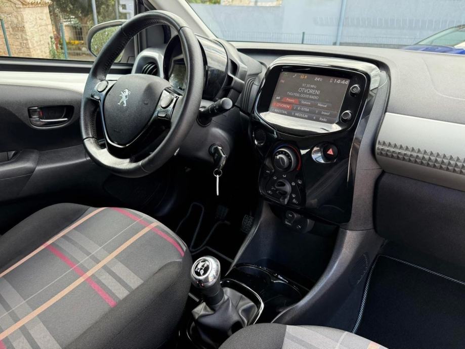 PEUGEOT 108 1.0 Allure *reg. godinu dana/5 vrata/sva oprema*, fotografija 18