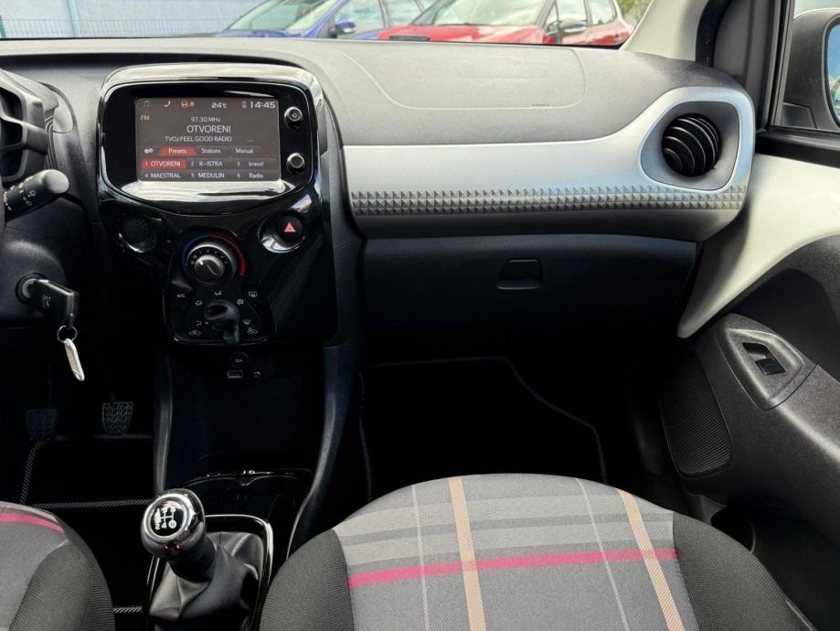 PEUGEOT 108 1.0 Allure *reg. godinu dana/5 vrata/sva oprema*, fotografija 19