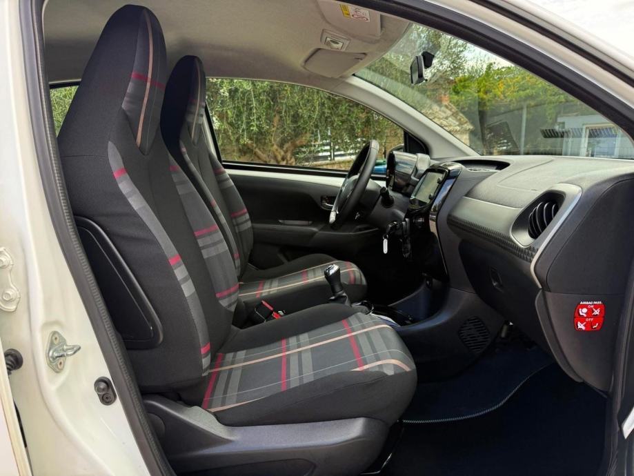PEUGEOT 108 1.0 Allure *reg. godinu dana/5 vrata/sva oprema*, fotografija 20