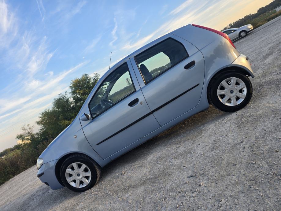 Punto 1,3 Multijet 16V automatik Servo,Klima,Maglenke,Alu Kredit-Zamj, fotografija 4