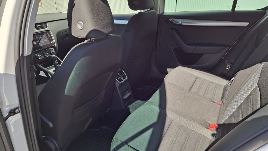 Rabljeno vozilo Škoda Octavia 1.6 TDI DSG, Diesel, fotografija 8