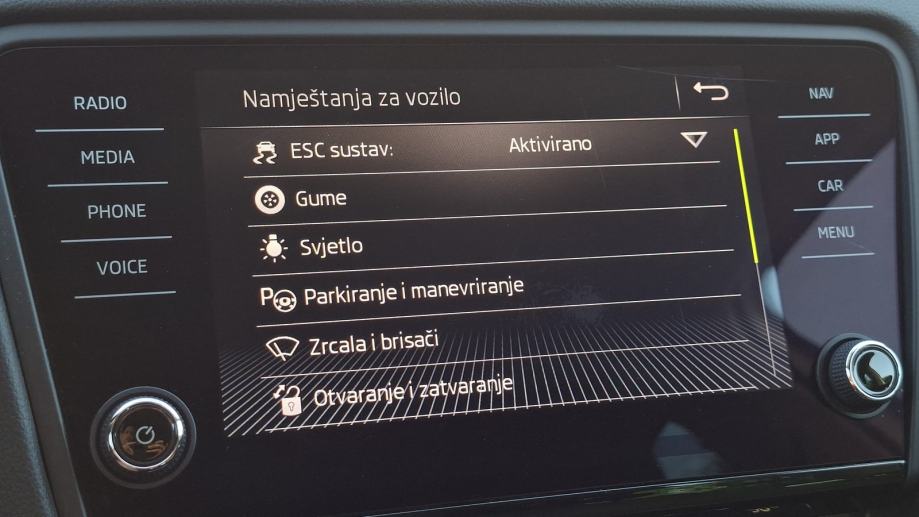 Rabljeno vozilo Škoda Octavia 1.6 TDI DSG, Diesel, fotografija 12