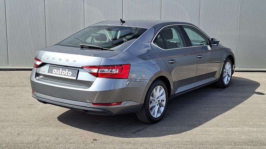 Škoda Superb 2.0 TDI DSG, fotografija 3