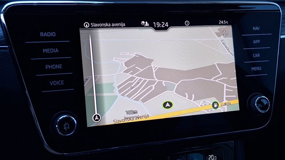 Rabljeno vozilo Škoda Superb 2.0 TDI DSG, Diesel, fotografija 10