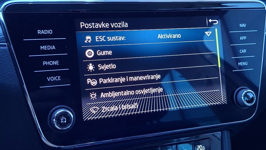 Rabljeno vozilo Škoda Superb 2.0 TDI DSG, Diesel, fotografija 11