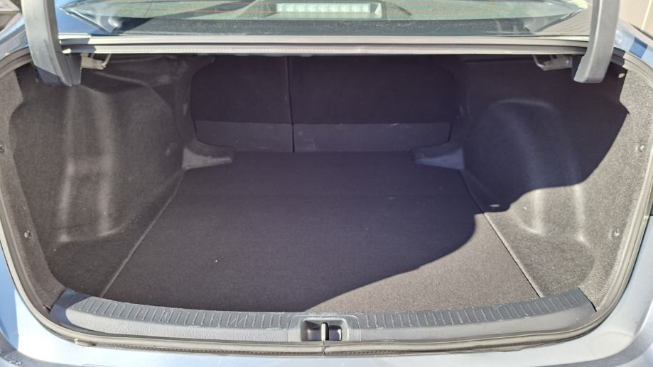 Rabljeno vozilo Toyota Corolla 1.5, Benzin, fotografija 20