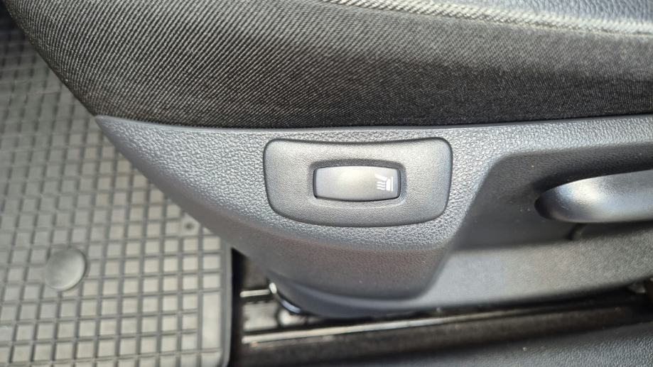 Renault Captur 09 TCe INTENS , LED/NAVI/KEYLESS/reg 1 god IZUZETAN, fotografija 12