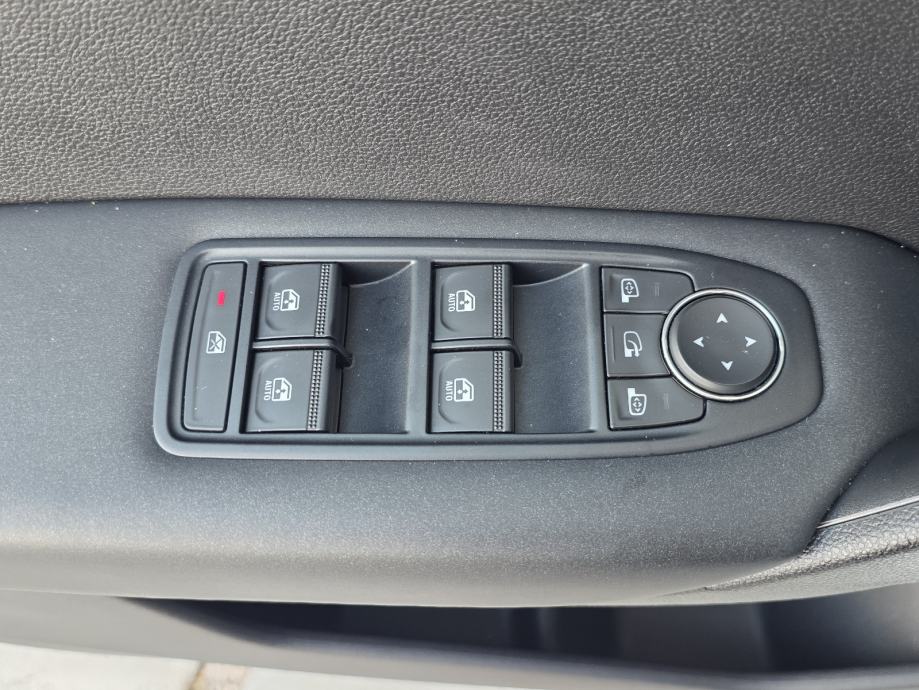 Renault Captur 1.5 DCI,NAVI,FUL LED,59 T.K.M, fotografija 17