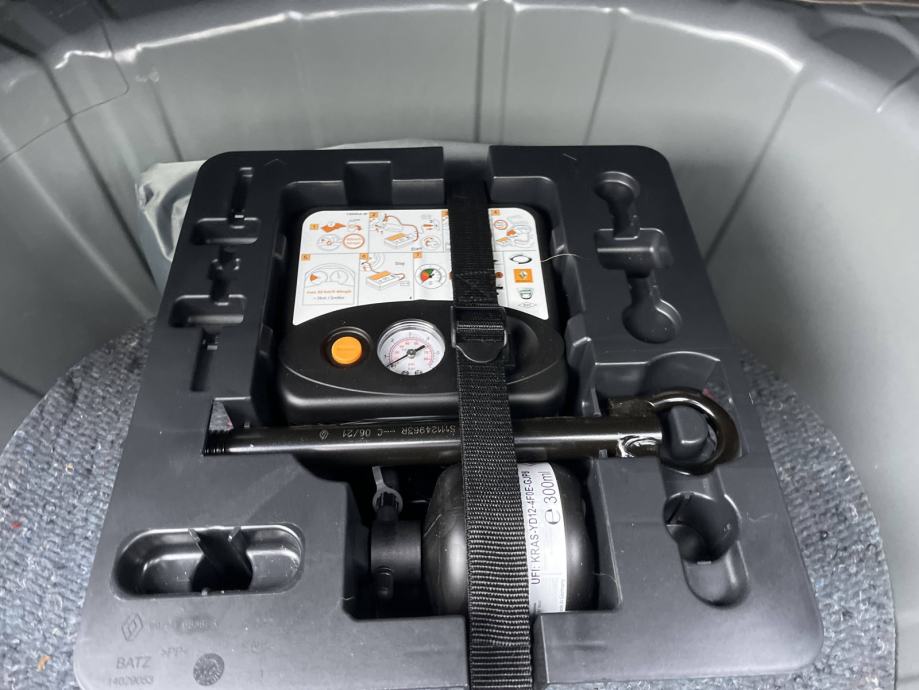 RENAULT CAPTUR 2021 • PREMIUM jamstvo • AutoZubak Rabljena, fotografija 19