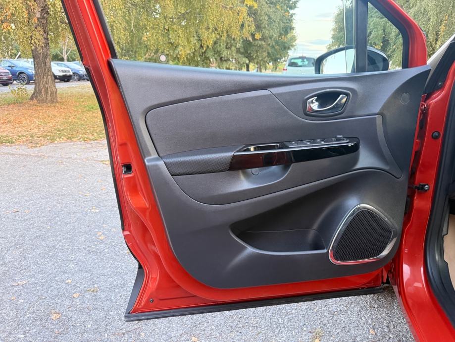 Renault Captur dCi 90 LUXE-NAVI-TEMP.-R. KAMERA—AUT. KLIMA-ALU 17, fotografija 9