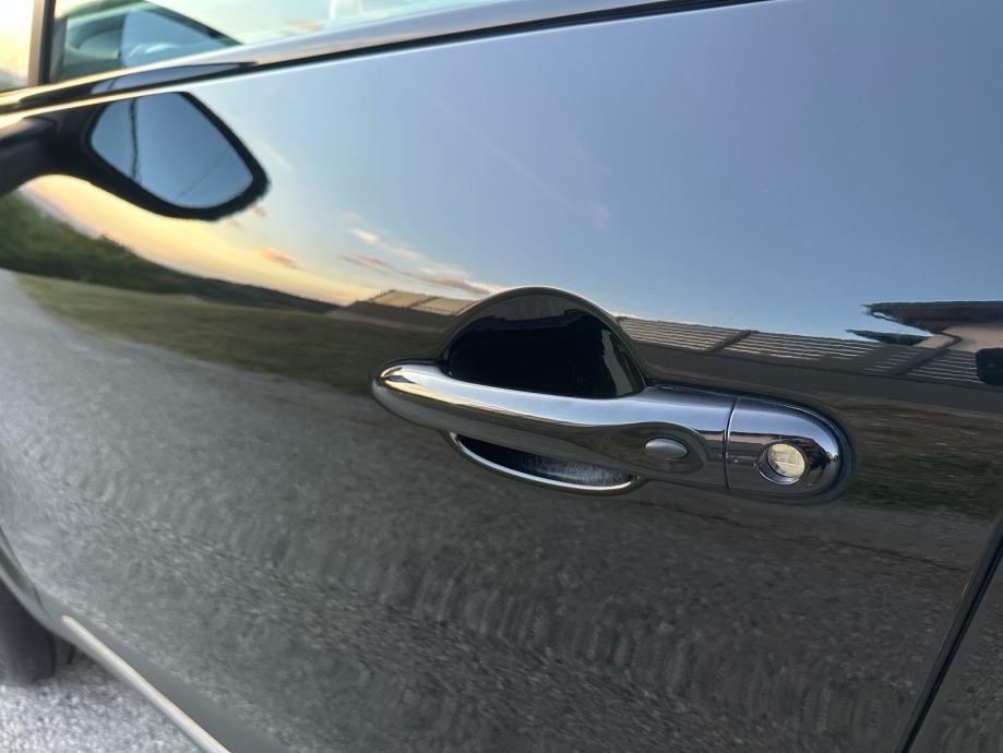 RENAULT CAPTUR 1.2 TCe INTENSE | VELIKI SERVIS | FULL LED | KAMERA, fotografija 18