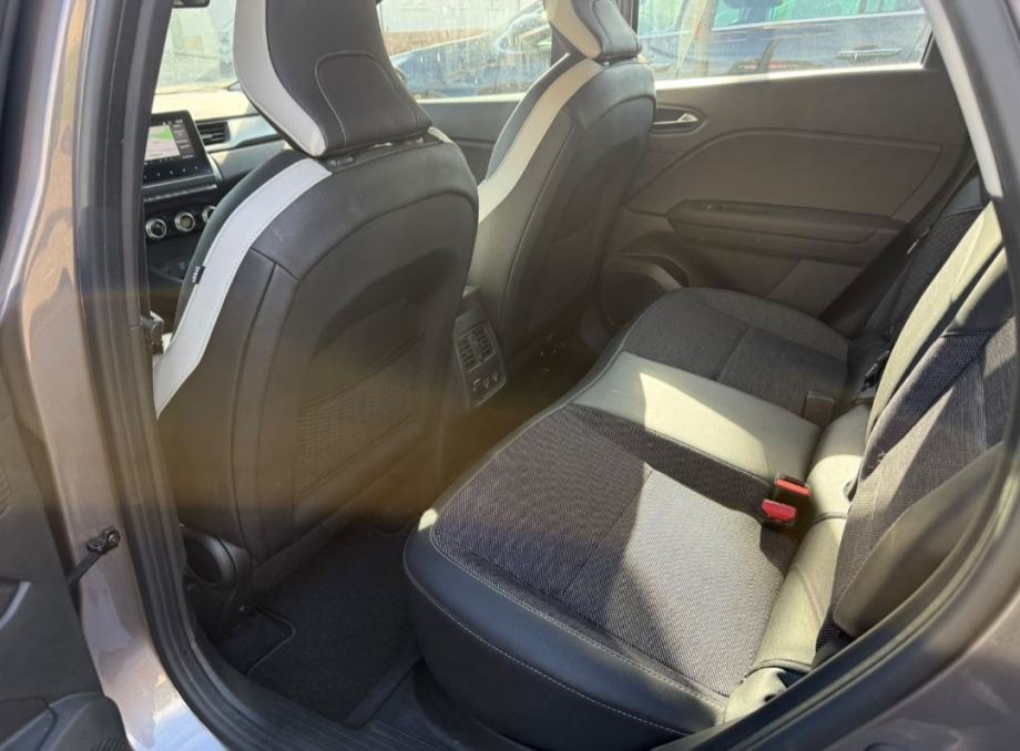 Renault Captur TCe 140 INTENS 140KS/LED/NAVI/KAM/REN. SERVISNA/JAMSTVO, fotografija 12