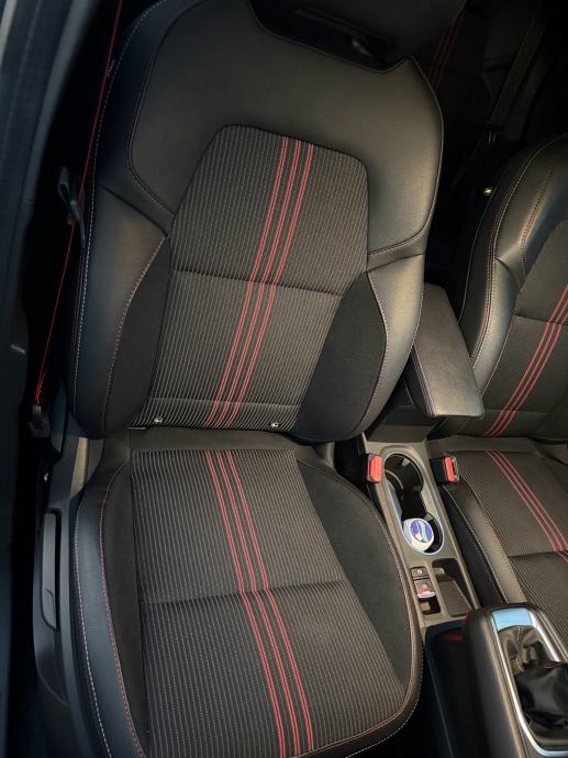 Renault Captur TCe 140 R.S.Line-registriran godinu dana, fotografija 16