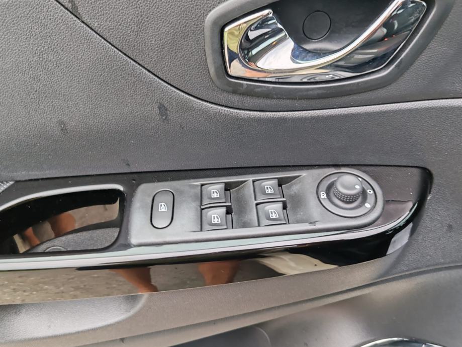 Renault Captur TCe 90, 2016 g, 145000 km, kartice do 36 rata, fotografija 14
